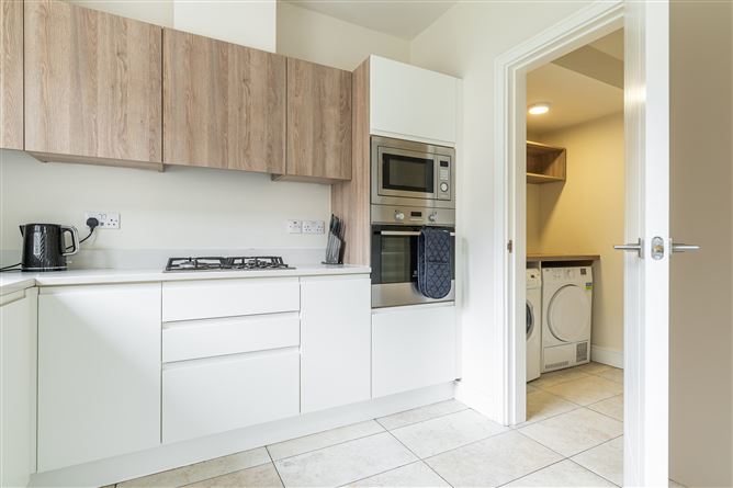 52 Larkfield Heath, Leopardstown, Dublin 18
