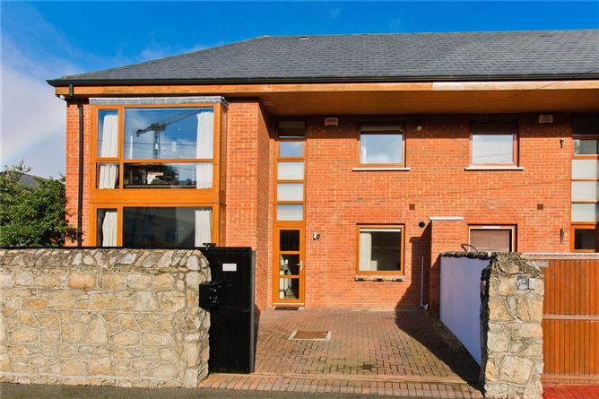 1 Berkeley Mews, Lansdowne Lane, Ballsbridge, Dublin 4