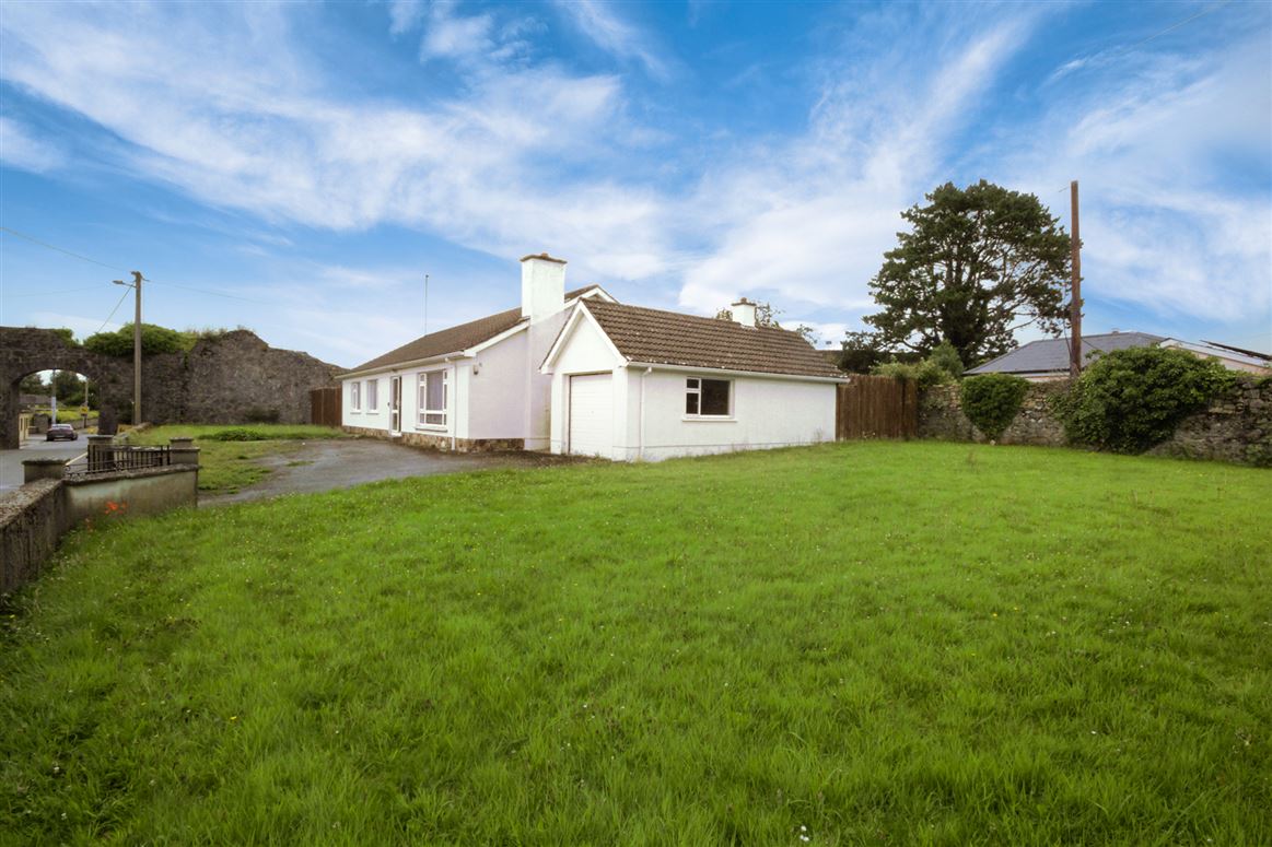 ROCKLOW ROAD (on 1/4 acre Site), Fethard, Tipperary KELLY BRADSHAW