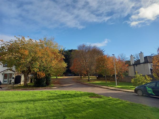 81 Belgard Downs, Rochestown, Cork
