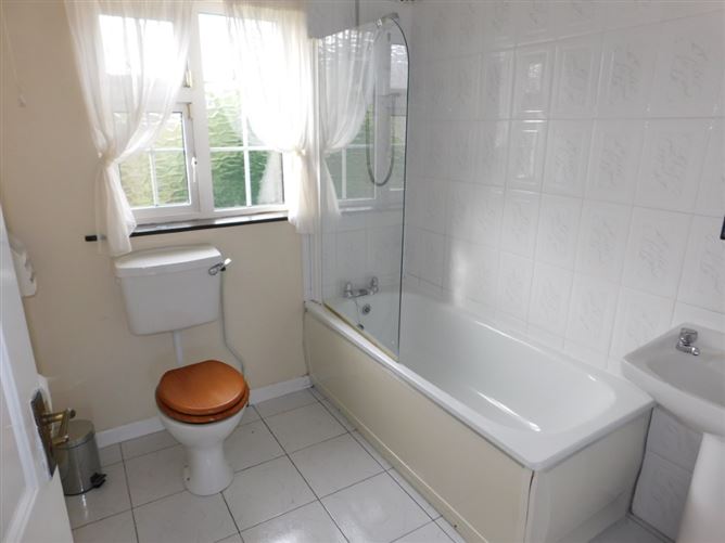 81 Belgard Downs, Rochestown, Cork