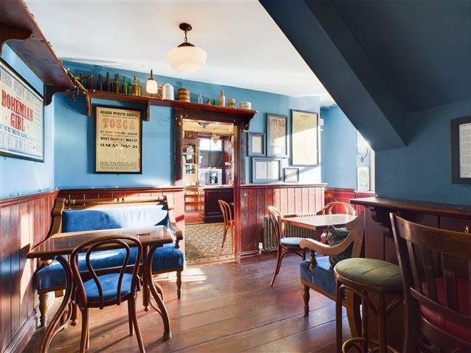 Crotty's Bar and Restaurant, Market Square, Kilrush, Co. Clare