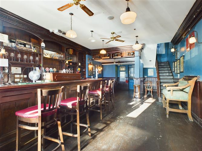 Crotty's Bar and Restaurant, Market Square, Kilrush, Co. Clare