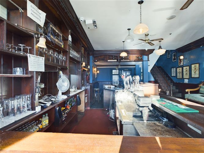 Crotty's Bar and Restaurant, Market Square, Kilrush, Co. Clare