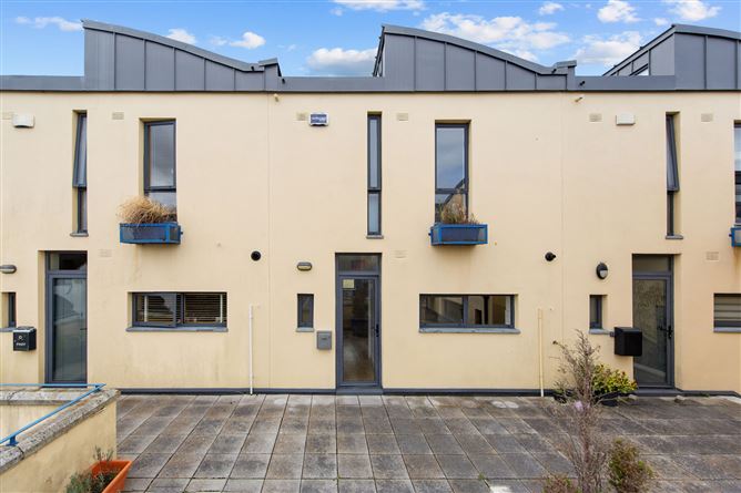 8 Castle Mews, Castle Street, Dalkey, Co. Dublin