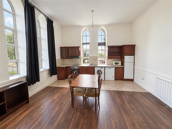 5 College House, Ballinasloe, Galway