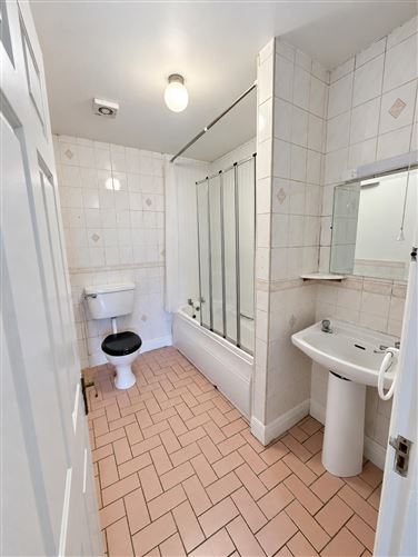 5 College House, Ballinasloe, Galway