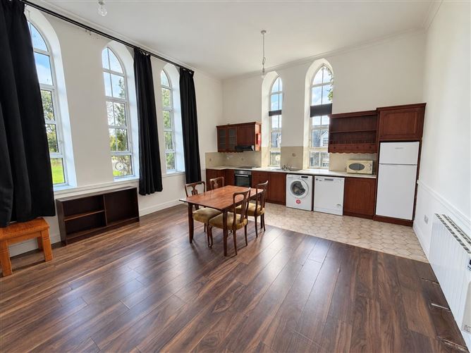 5 College House, Ballinasloe, Galway