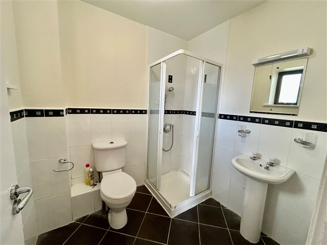 3 The Pavilion, Central Park, Carrick-on-Shannon, Leitrim