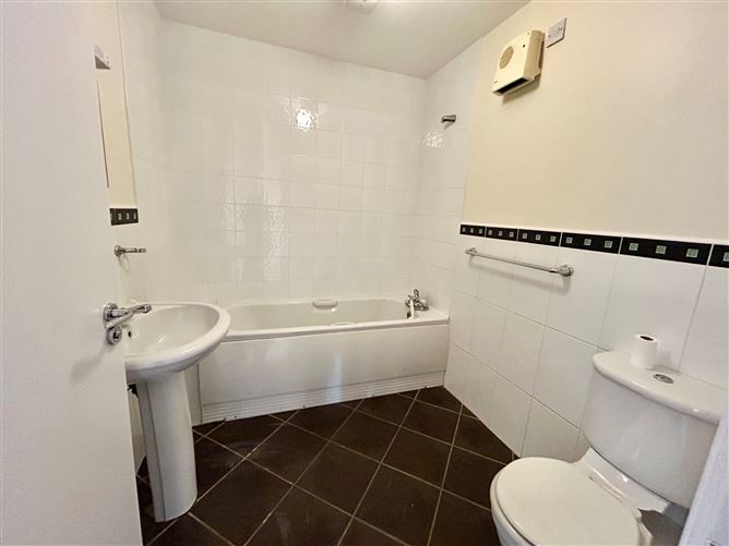 3 The Pavilion, Central Park, Carrick-on-Shannon, Leitrim