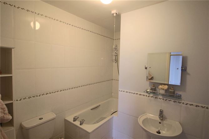 7 Shannon Cove, Dromod, Co. Leitrim