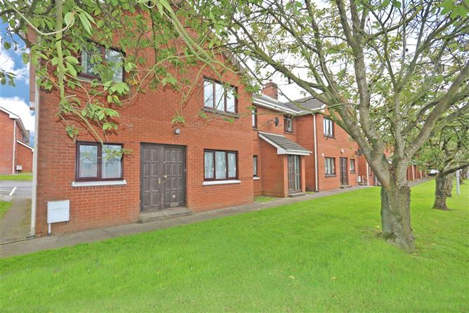 https://photos-a.propertyimages.ie/media/8/0/2/4960208/0724f060-bbc2-44ff-936b-975e1c26a9e2_l.jpg