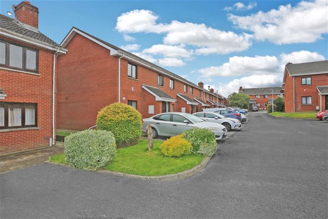 https://photos-a.propertyimages.ie/media/8/0/2/4960208/0724f060-bbc2-44ff-936b-975e1c26a9e2_l.jpg
