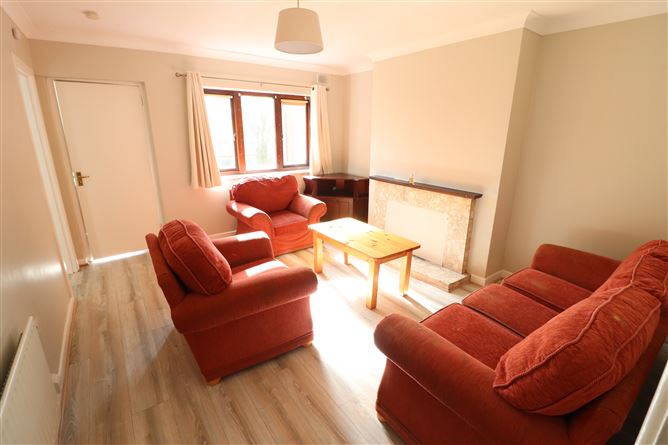 https://photos-a.propertyimages.ie/media/8/0/2/4960208/0724f060-bbc2-44ff-936b-975e1c26a9e2_l.jpg