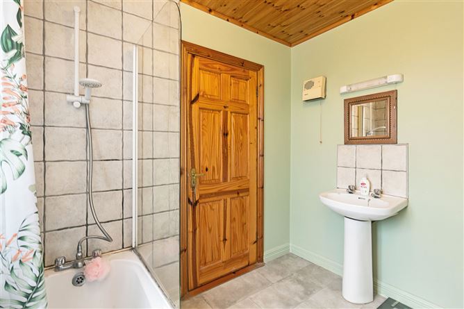 2 Teeling Gardens, Ballisodare, Co. Sligo