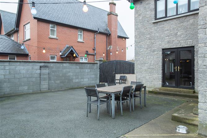 Village Green, Blackrock, Louth