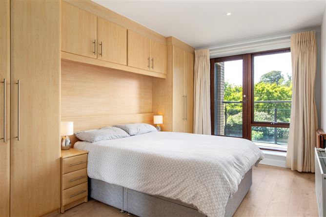 18 Dodderbank, Milltown, Dublin 6