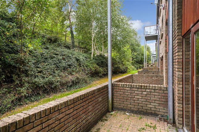 Photo 8 of 25 — 61 Hunters Green, Ballycullen, Dublin 24