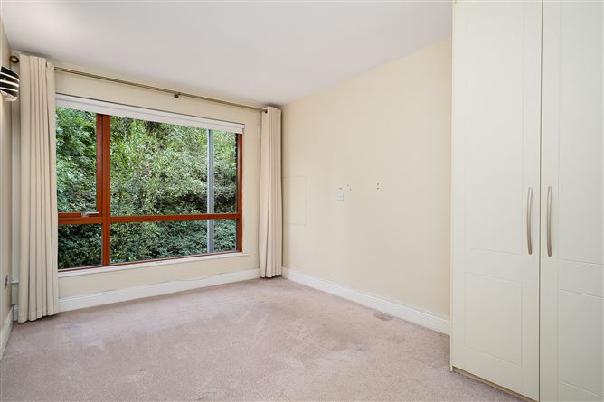 Photo 13 of 25 — 61 Hunters Green, Ballycullen, Dublin 24