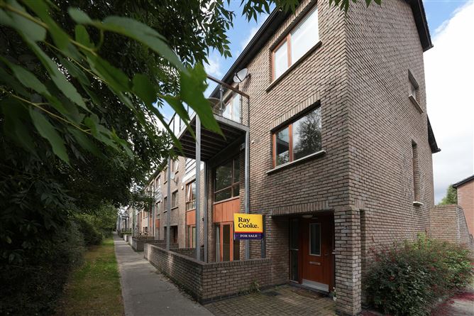 Photo 22 of 25 — 61 Hunters Green, Ballycullen, Dublin 24