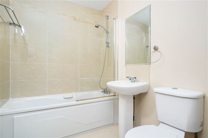 Photo 17 of 25 — 61 Hunters Green, Ballycullen, Dublin 24