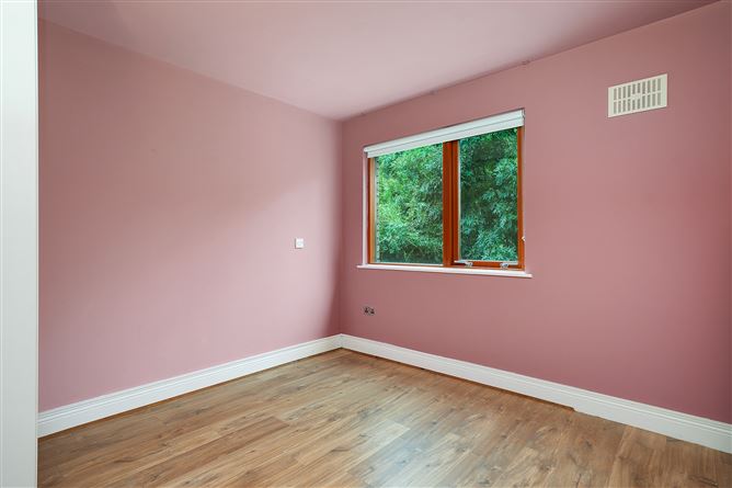 Photo 18 of 25 — 61 Hunters Green, Ballycullen, Dublin 24
