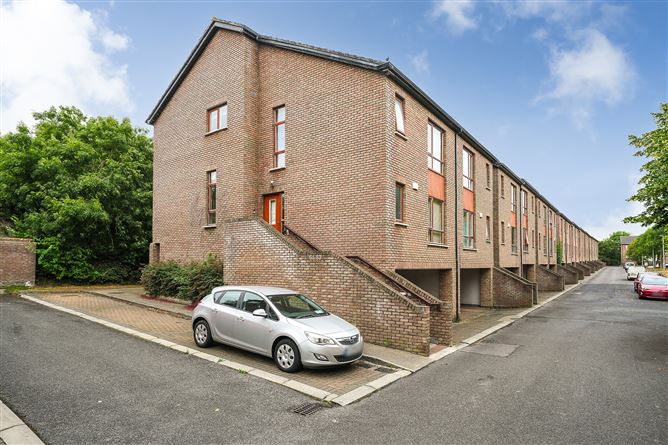 Photo 21 of 25 — 61 Hunters Green, Ballycullen, Dublin 24