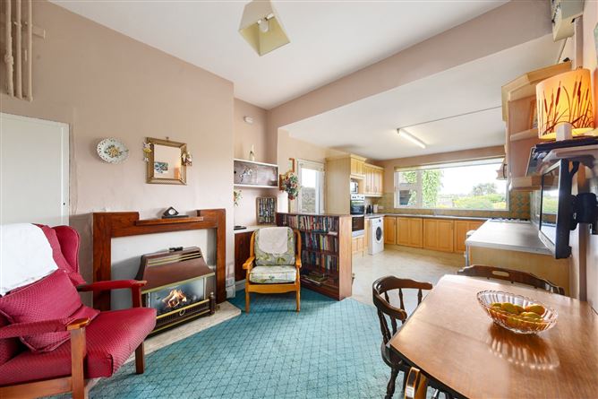 https://photos-a.propertyimages.ie/media/8/0/6/5001608/06629669-9a04-465c-bf67-2707c05f0490_l.jpg