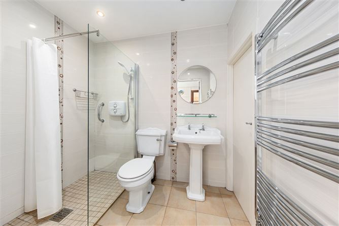 https://photos-a.propertyimages.ie/media/8/0/6/5001608/06629669-9a04-465c-bf67-2707c05f0490_l.jpg