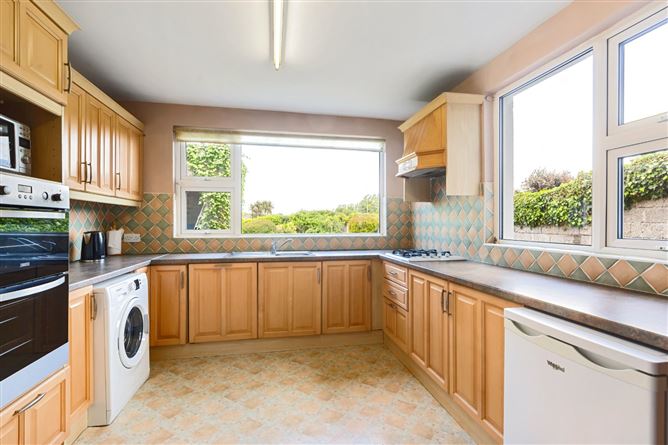 https://photos-a.propertyimages.ie/media/8/0/6/5001608/06629669-9a04-465c-bf67-2707c05f0490_l.jpg