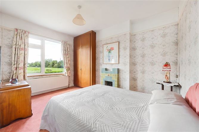 https://photos-a.propertyimages.ie/media/8/0/6/5001608/06629669-9a04-465c-bf67-2707c05f0490_l.jpg