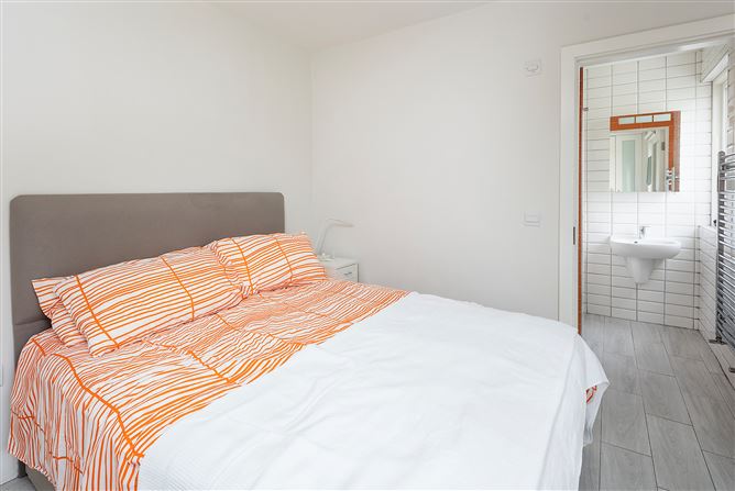 https://photos-a.propertyimages.ie/media/8/0/6/5008608/20332e2f-26cd-4e6d-aefb-ac26835078da_l.jpg