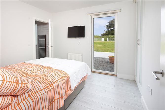 https://photos-a.propertyimages.ie/media/8/0/6/5008608/20332e2f-26cd-4e6d-aefb-ac26835078da_l.jpg