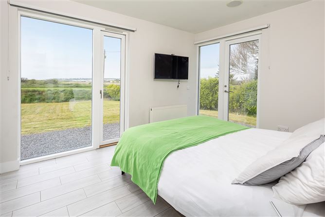 https://photos-a.propertyimages.ie/media/8/0/6/5008608/20332e2f-26cd-4e6d-aefb-ac26835078da_l.jpg