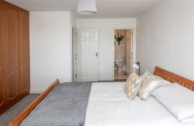 10 Castle House, Davitt's Quay, Dungarvan, Co. Waterford