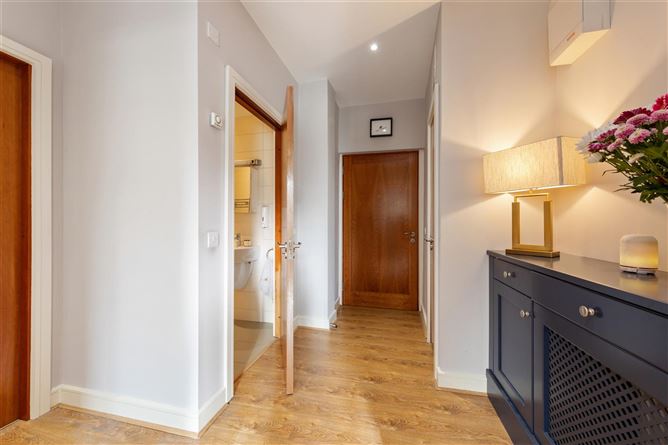 23 The Village, Enniskerry Road, Stepaside, Dublin 18