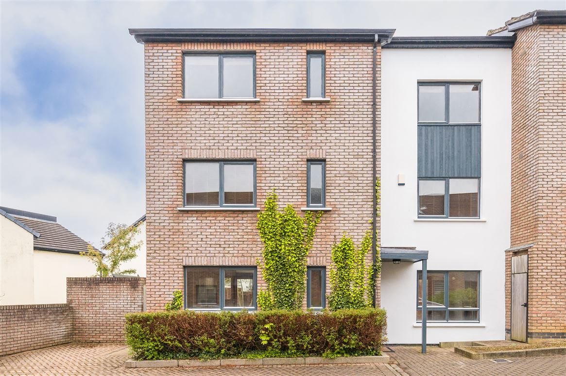 24 Hunters Green, Hunterswood, Ballycullen, Dublin 24