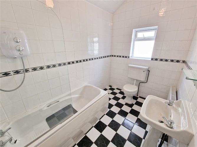 No. 1, 2 & 3 Powers Apartments, Kilrush Road, Kildysart, Co. Clare