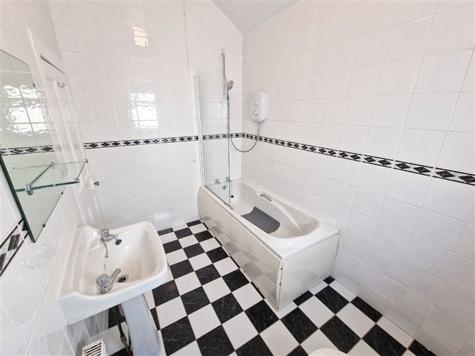 No. 1, 2 & 3 Powers Apartments, Kilrush Road, Kildysart, Co. Clare