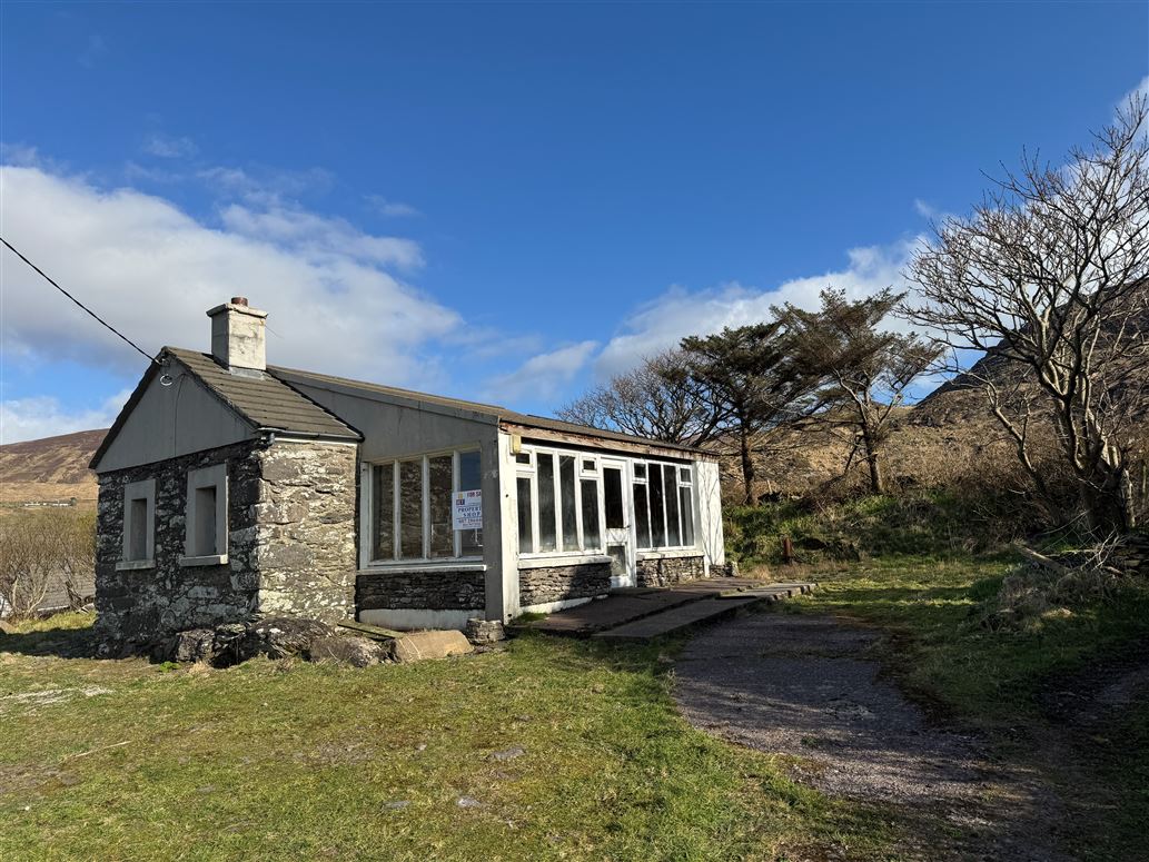 Ref 1180 - Old Cottage, Rinneen, Caherdaniel, Waterville, Kerry