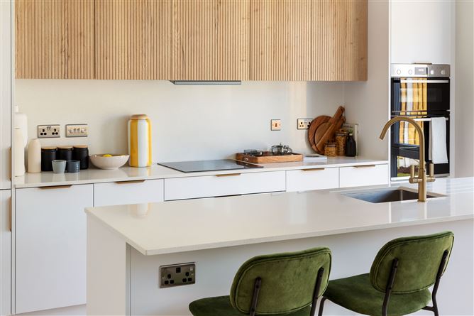 https://photos-a.propertyimages.ie/media/8/1/0/4788018/9b954162-513d-4184-bc1c-0f5e3229c93d_l.jpg