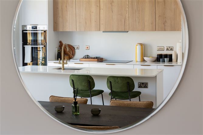 https://photos-a.propertyimages.ie/media/8/1/0/4788018/9b954162-513d-4184-bc1c-0f5e3229c93d_l.jpg