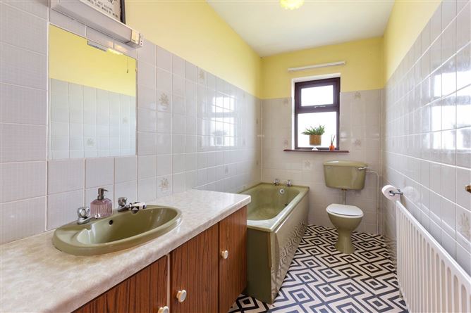 Detached Residence, Yard & C.9 Acres At, Mullagha, Slane, County Meath