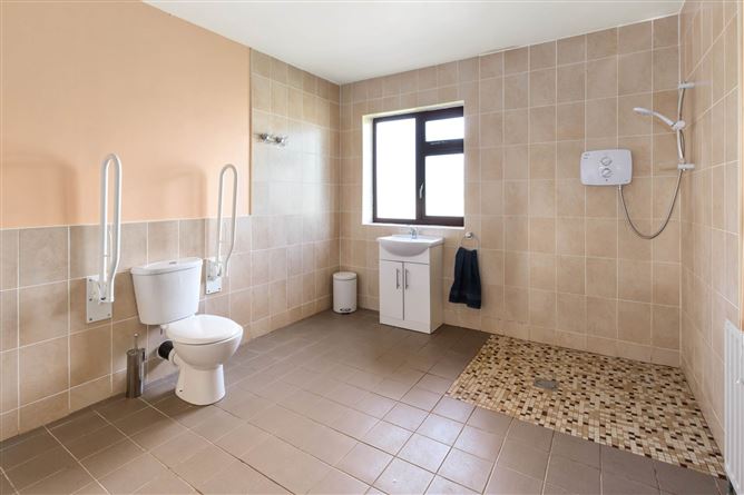 Detached Residence, Yard & C.9 Acres At, Mullagha, Slane, County Meath