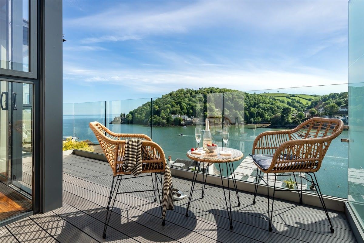 The Woman In White,Kingswear,Devon,United Kingdom
