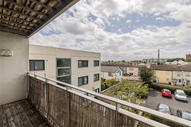 https://photos-a.propertyimages.ie/media/8/1/2/4949218/8d39d6c9-5ff5-46ff-bf9d-d3388a35edb3_l.jpg
