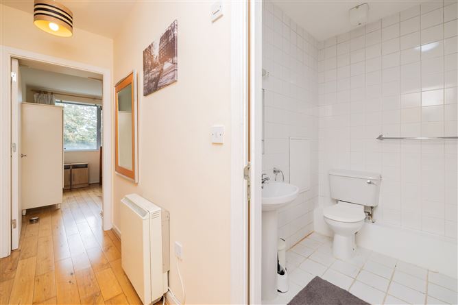 https://photos-a.propertyimages.ie/media/8/1/2/4949218/8d39d6c9-5ff5-46ff-bf9d-d3388a35edb3_l.jpg