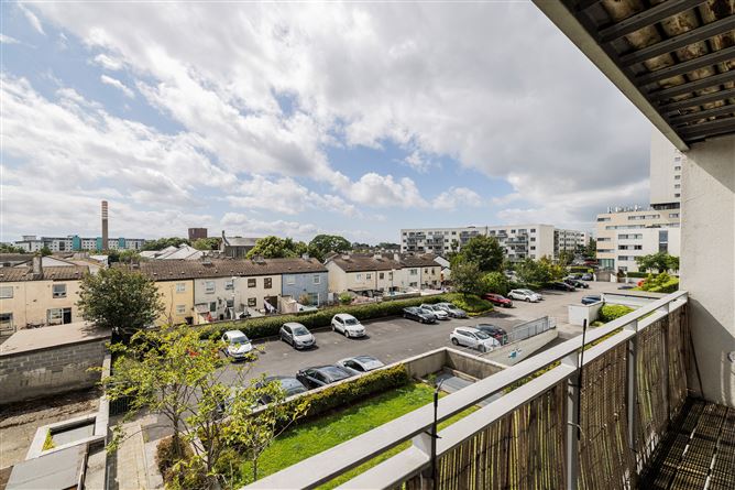 https://photos-a.propertyimages.ie/media/8/1/2/4949218/8d39d6c9-5ff5-46ff-bf9d-d3388a35edb3_l.jpg