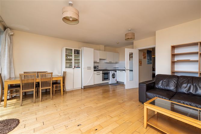 https://photos-a.propertyimages.ie/media/8/1/2/4949218/8d39d6c9-5ff5-46ff-bf9d-d3388a35edb3_l.jpg