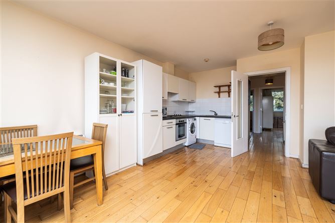 https://photos-a.propertyimages.ie/media/8/1/2/4949218/8d39d6c9-5ff5-46ff-bf9d-d3388a35edb3_l.jpg